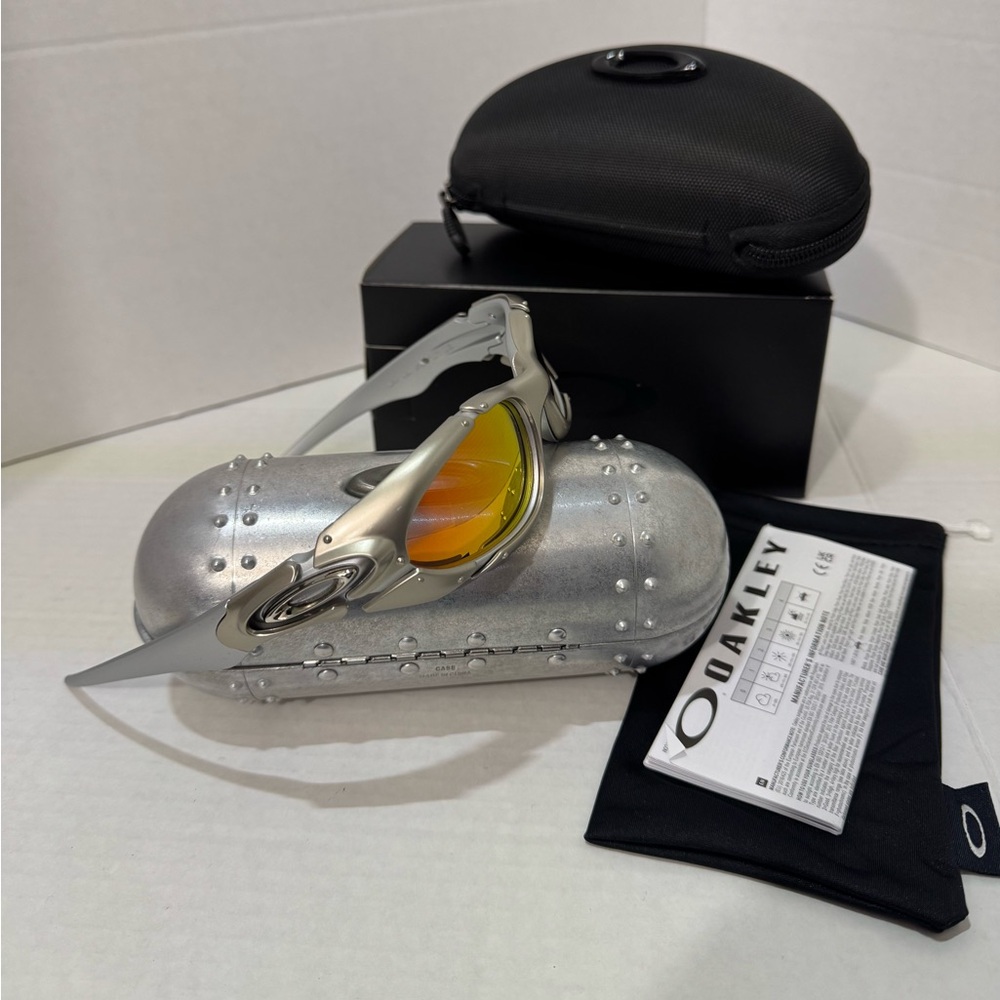 Vintage Y2K Oakley Plate Silver Frame/Icon Polarized Fire Lenses Y2K GorpCore